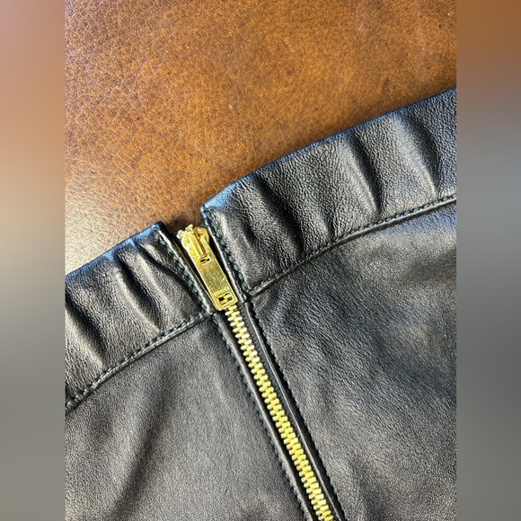 ‼️Excellent Condition‼️ GUCCI Gold Zip Genuine Leather Leggings - Picture 3 of 8